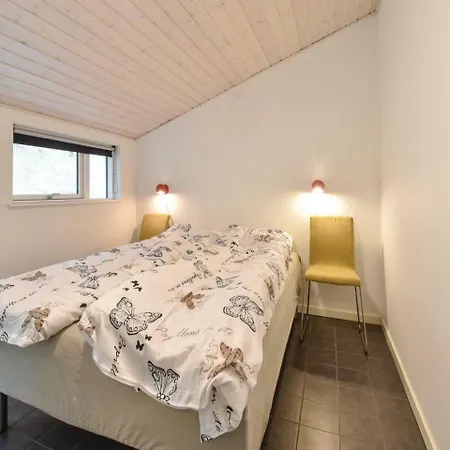 Three-bedroom Holiday In Martofte