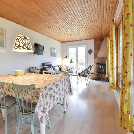 Three-bedroom Holiday In Ferienhaus