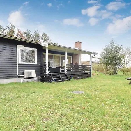 Three-bedroom Holiday In Ferienhaus