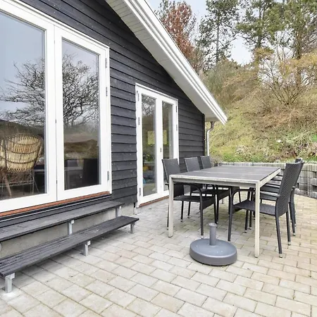 Three-bedroom Holiday In Martofte